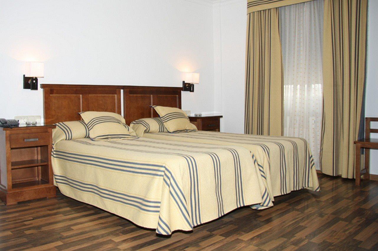 Hotel Mulhacen Guadix Buitenkant foto