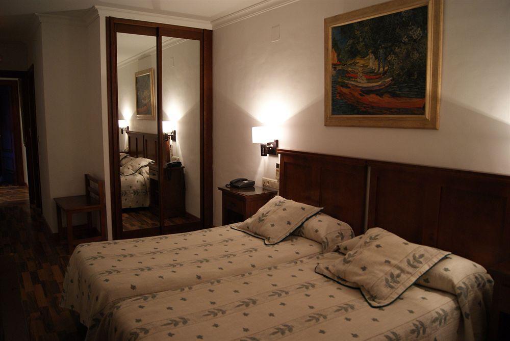 Hotel Mulhacen Guadix Buitenkant foto